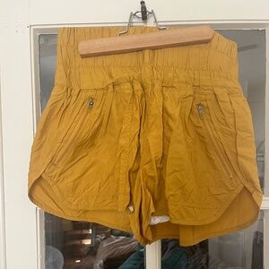 Free people, the noiseless way home shorts, turmeric color, size S